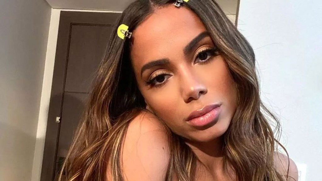 Anitta exemplo de cantora brasileira atual